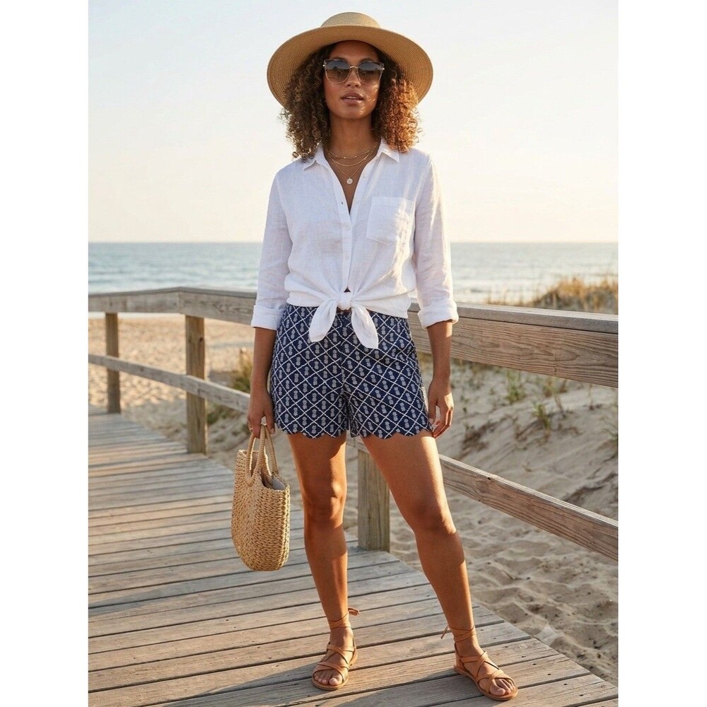 Crown & Ivy Navy Blue Pineapple Print Scalloped Hem Shorts Size 2 Pretty Summer